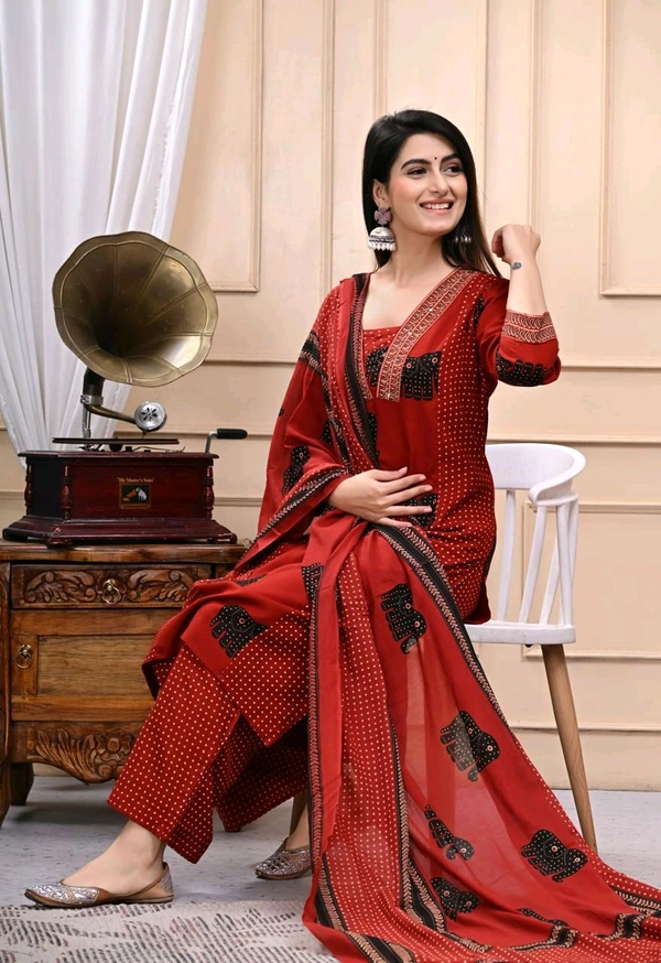 LCW 5700  Name: Women Fashionable Printed Hand Work  Cotton Rayon Kurti With Malmal Dupatta and Pant Set  - XL-42
