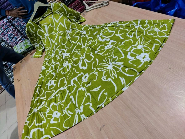 LCW 5762 New look  stylish and walk in comfort Cotton 
Middi Gown With Puff Sleeve  - Green, 2XL-44