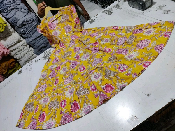 LCW 5762 New look  stylish and walk in comfort Cotton 
Middi Gown With Puff Sleeve  - Yellow, M-38