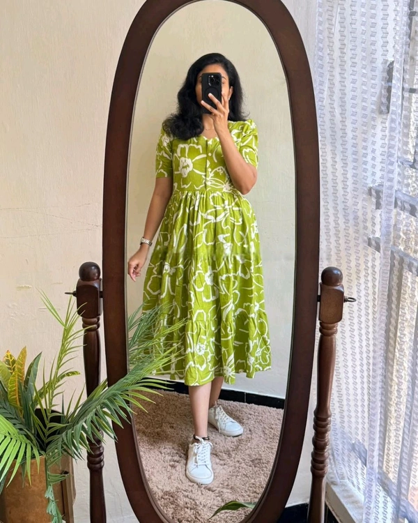 LCW 5762 New look  stylish and walk in comfort Cotton 
Middi Gown With Puff Sleeve  - Green, XL-42