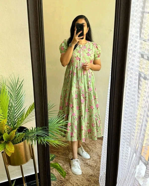 LCW 5763 nee look  stylish and walk in comfort  - middi Gown with  puff sleeves* - pista green, XL-42