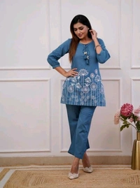 SF2 5033 *beautiful embroidery fabric Rayon Kurti Paint - XL-42