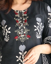 SF3 5052 NEW LUNCHIN *Beautiful Cottan Kurtis pent with Mulmal duptta* - L-40
