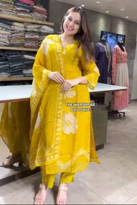 SF3  5511  Very Beautiful Flower Print  Design for Gorgeous   Malmal Dupatta  - Pink, L-40