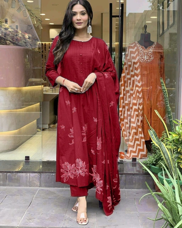 SF3  5519  Latest launch a pintex Pure Cotton Set discharge print kurti with pant and mulmul printed dupatta - Red, M-38