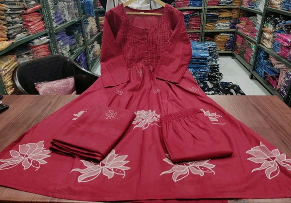 SF3  5519  Latest launch a pintex Pure Cotton Set discharge print kurti with pant and mulmul printed dupatta - Red, L-40