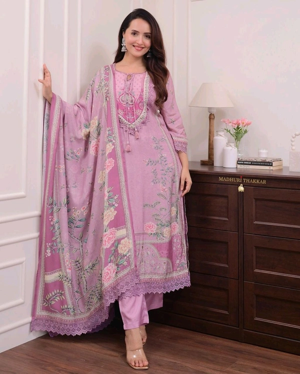 SF3  5582 NEW COLLECTION PATTERN *Ivory Pakistani Suits made from Pure Muslin fabric with digital prints  - 2XL-44