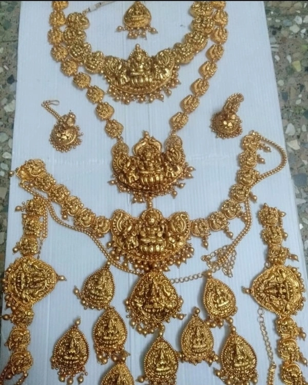 Full Bridal Set Matte Finish Along With Hair Accessories