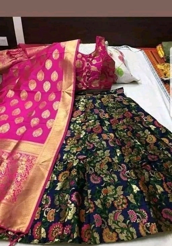 100% pure silk banarasi lehenga choli,Semi stitched lehenga, Design printed with zari on lehenga, blouse, duppatta Fully stitched blouse Duppatta with contrast borderLehenga waiste size:36 , length :42, Duppatta length :2.5m COD Available