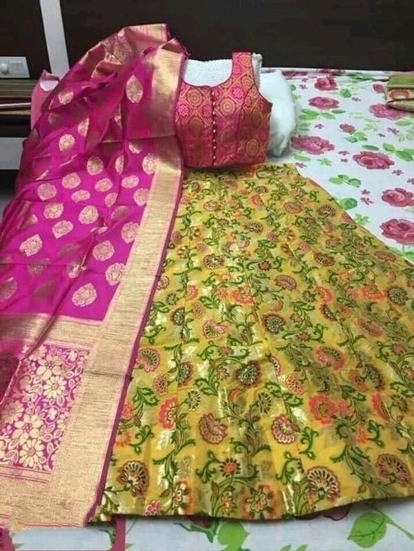 100% pure silk banarasi lehenga choli,Semi stitched lehenga, Design printed with zari on lehenga, blouse, duppatta Fully stitched blouse Duppatta with contrast borderLehenga waiste size:36 , length :42, Duppatta length :2.5m COD Available