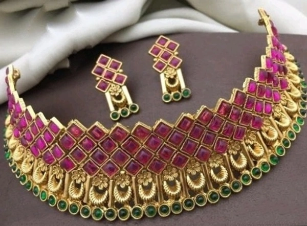 Gold Plated Matte Finish Necklace, Beads And Kundan Used In