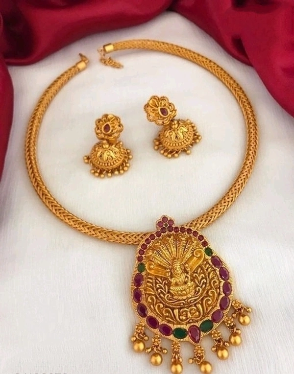 Gold Plated Matte Finish Necklace, Beads And Kundan Used In