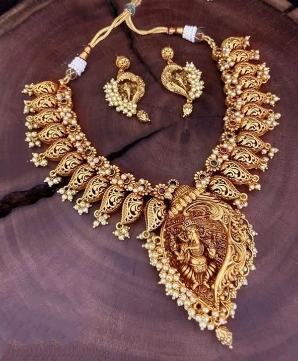 Gold Plated Matte Finish Necklace With Pearls In Hanging