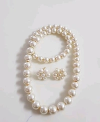 Trendy Pearls Necklace Set 