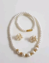 Trendy Pearls Necklace Set 