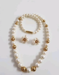Trendy Pearls Necklace Set 