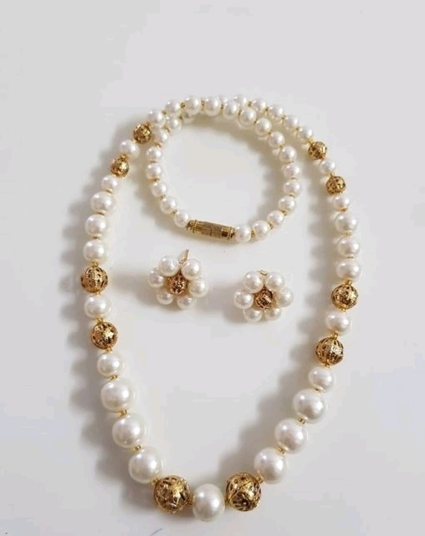 Trendy Pearls Necklace Set 