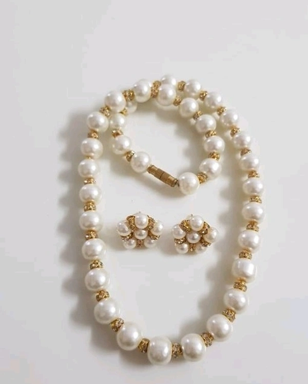 Trendy Pearls Necklace Set 