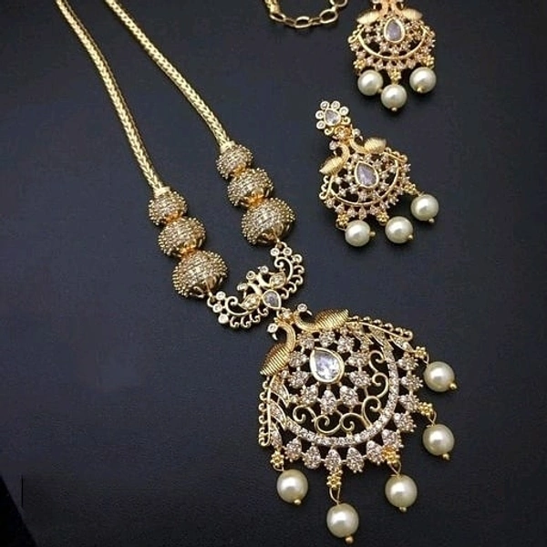 Micro plating Set,Copper Metal,American diamonds used in the locket and ear rings, pearls in hanging