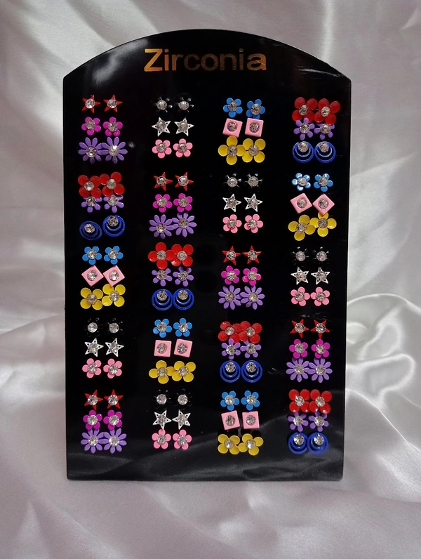 SIMPLE STUD EARRINGS