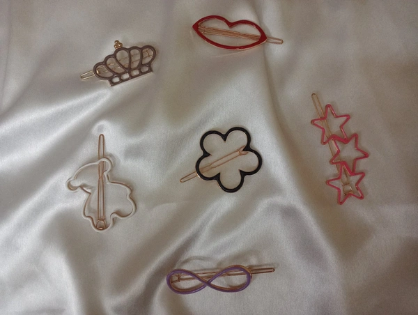 HAIR PINS  - White