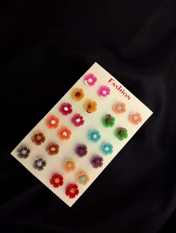 SIMPLE STUD EARRINGS