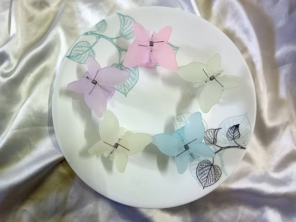 CLEAR BUTTERFLY CLUTCHES - Pink