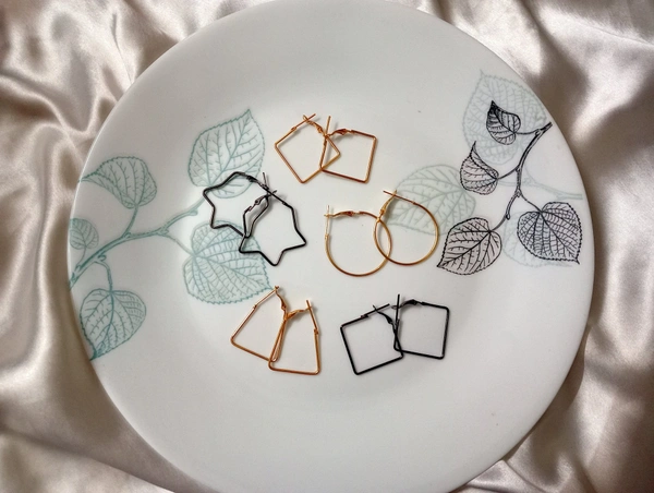 HOOP EARRINGS 