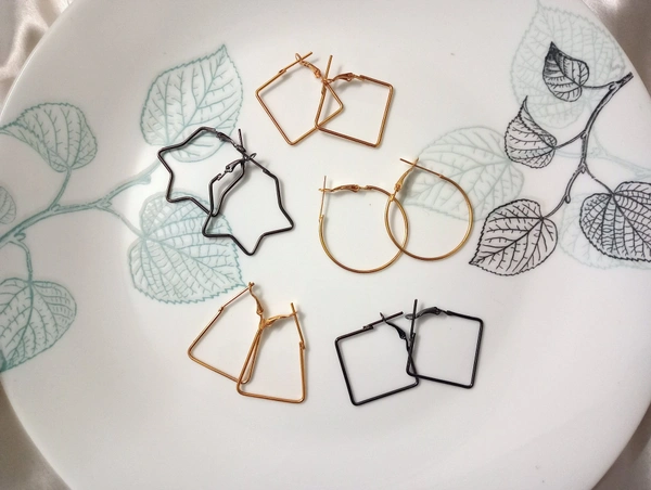 HOOP EARRINGS 