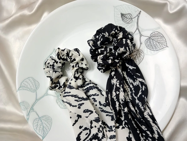 PRINTED TAIL SCRUNCHIES - Black