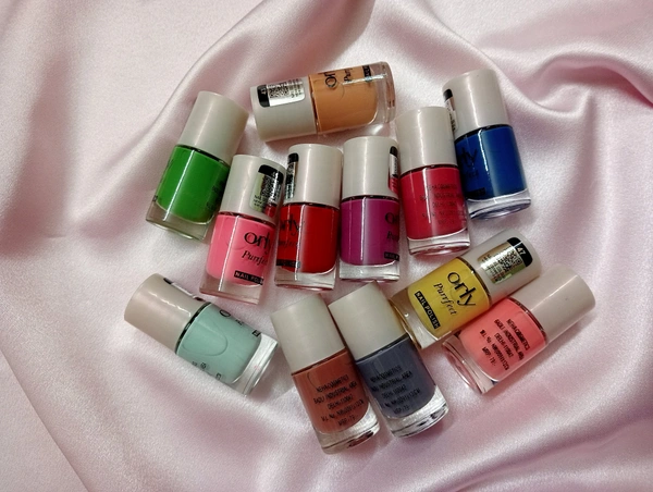 PASTEL NAIL PAINTING  - Froly
