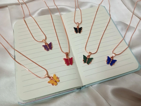 BUTTERFLY PENDANT NECKLACE  - green