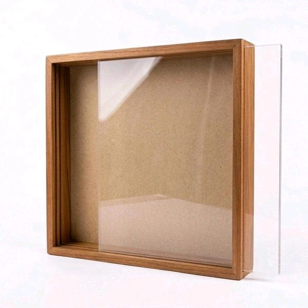Shadow box -