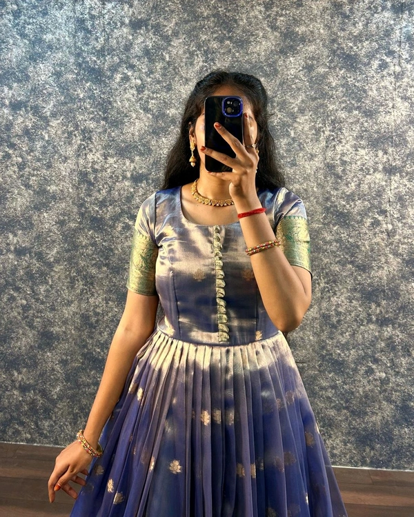 Dariya  - Moody Blue, M-38