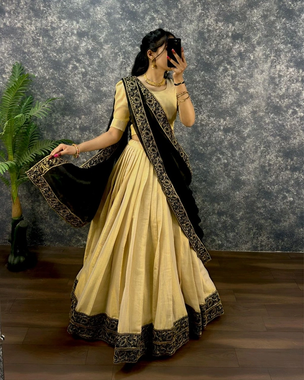 Charumati  - Gold, XXXL-46