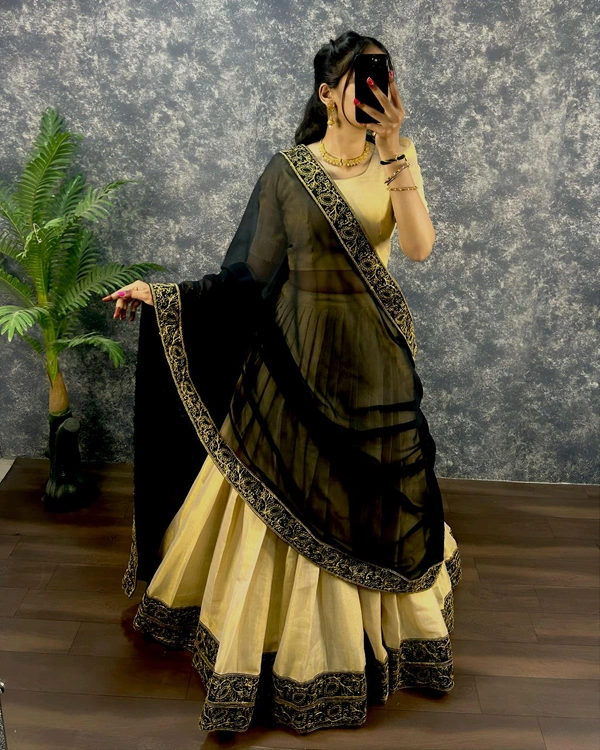 Charumati  - Gold, XXXL-46