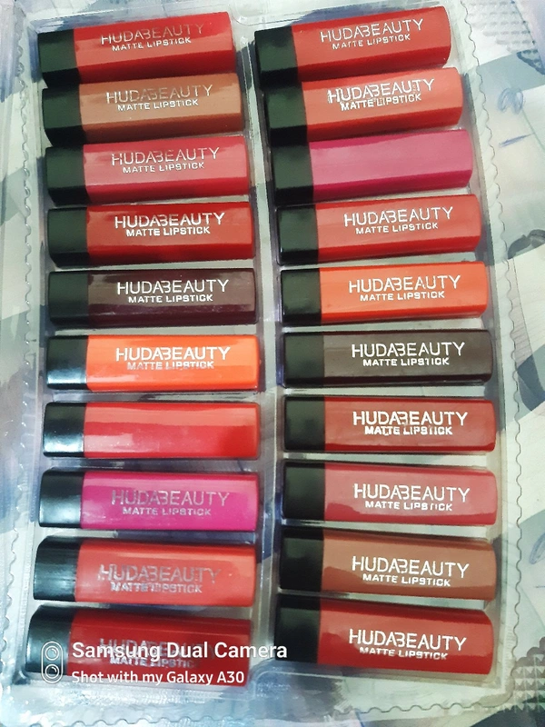 1207 Huda Beauty Matte Lipstick  - Stiletto