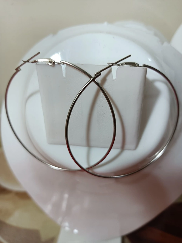 027 Ear Ring White