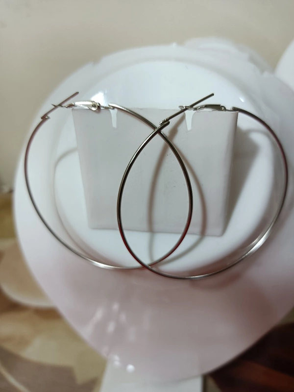 027 Ear Ring White