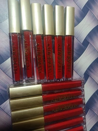 Huda beauty Liquid Sindur - Red