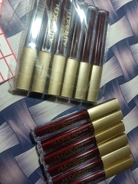 Hudabeauty  Huda beauty Liquid Sindur - Maroon
