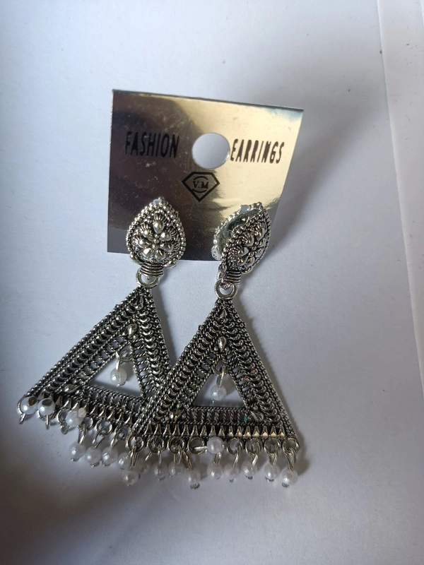 106 Oxidise Ear Ring 