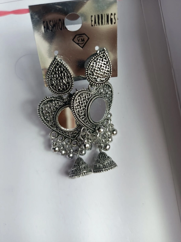 147 Oxidise Ear Ring 