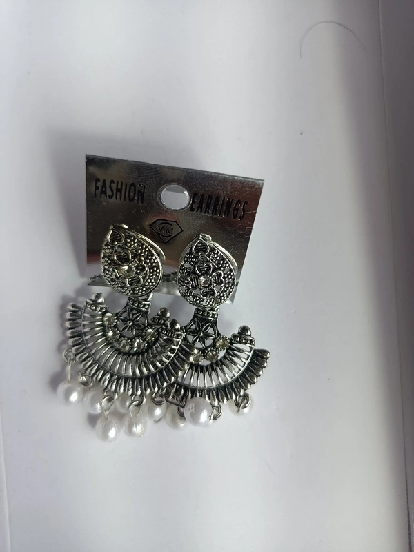 148 Oxidise Ear Ring 