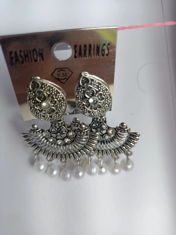 148 Oxidise Ear Ring 