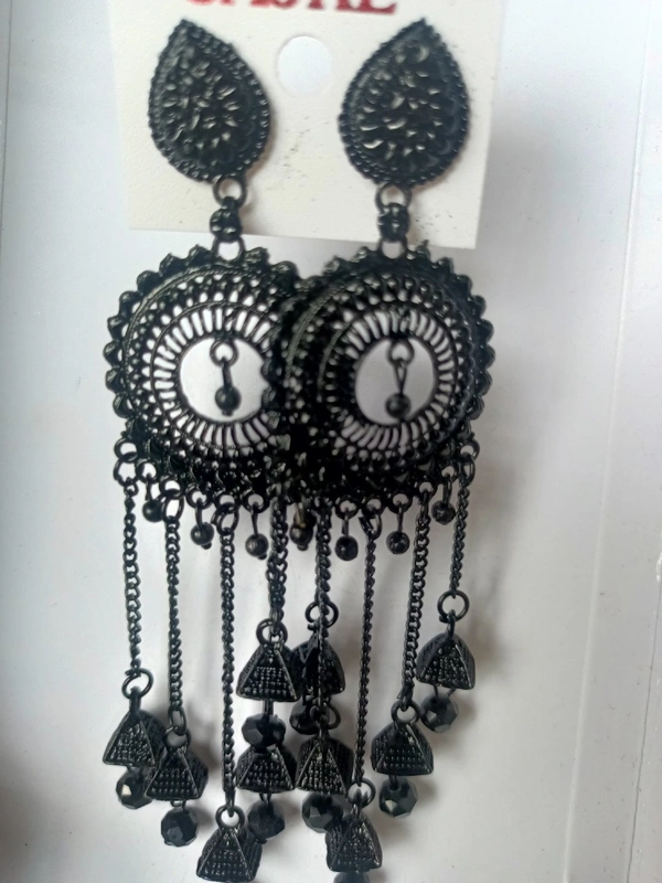 439 Big Black Ear Ring 