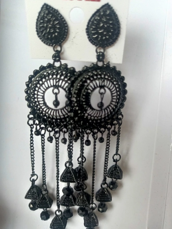439 Big Black Ear Ring 