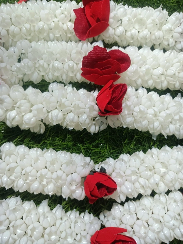 4033 Gajra  Flower Red White.