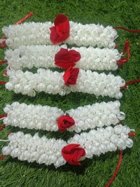 4033 Gajra  Flower Red White.