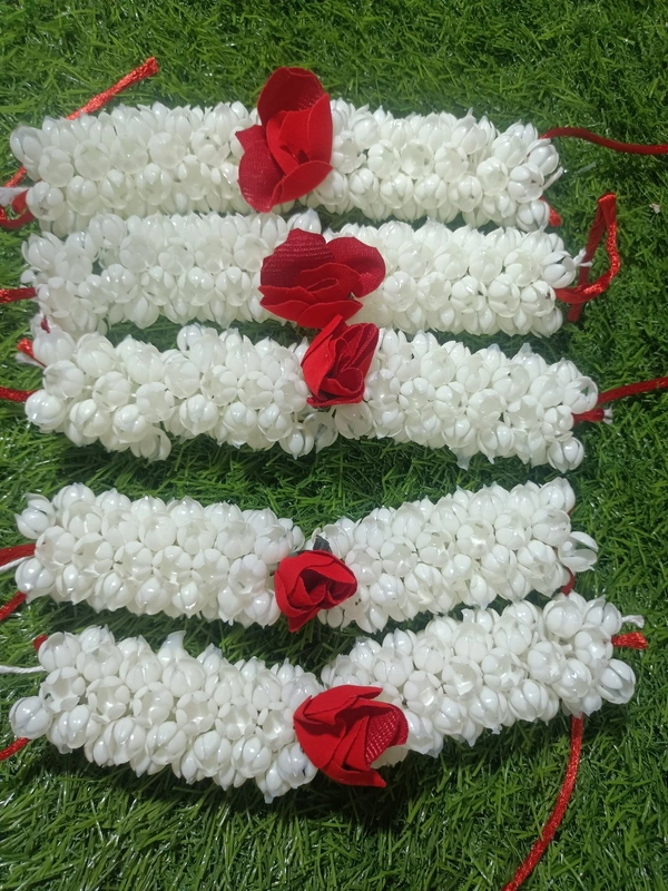 4033 Gajra  Flower Red White.
